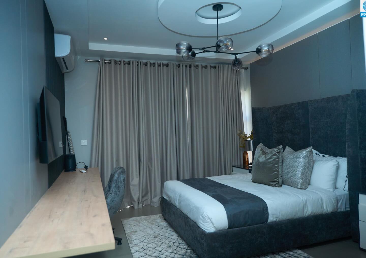 Deluxe Suite at ESFOG